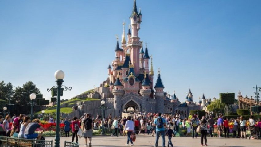 Walt Disney World Resort din Florida şi Disneyland Paris, închise timp de două săptămâni