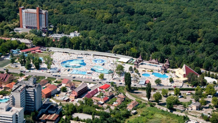 Hotelurile din Băile Felix îşi suspendă activitatea până la sfârșitul lunii