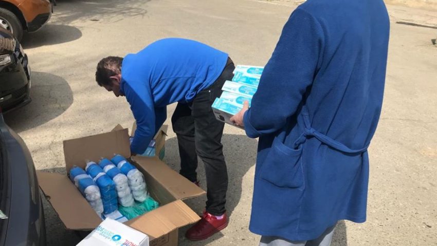 Campania iniţiată de Fundaţia Comunitară Banatul Montan continuă! O nouă tranşă de materiale sanitare şi dezinfectanţi ajunge la Spitalul Judeţean din Reşiţa