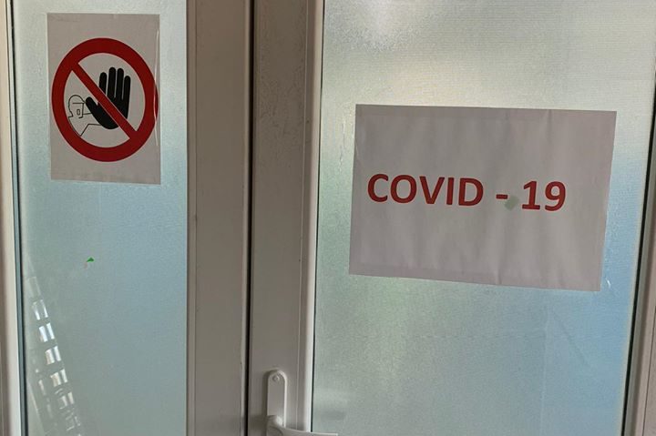 [FOTO] Spitalul Municipal de Urgenţă Caransebeş dotat cu aparat RT PCR de testare SARS CoV 2, patru tuneluri de dezinfecţie şi reţea de oxigen medical