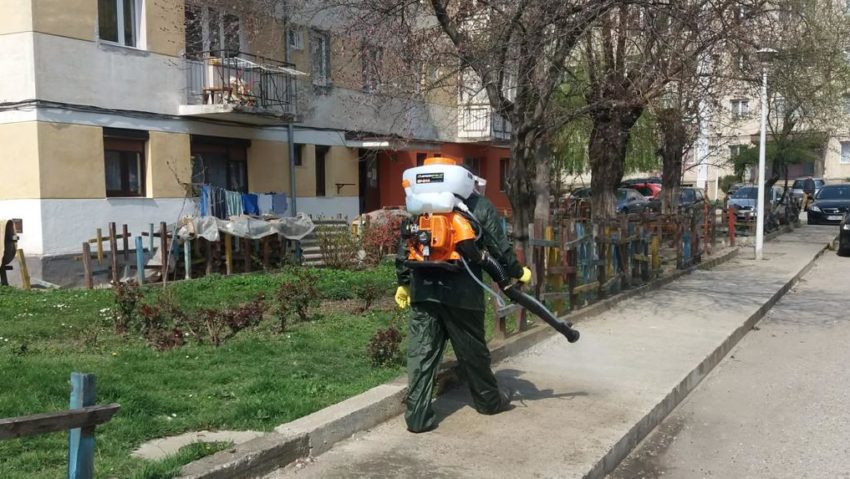 Echipament de protecție pentru lucrătorii de la gospodăria publică din orașul Băile Herculane!