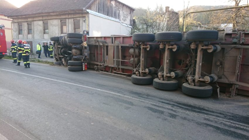 [FOTO-AUDIO] Accidente spectaculoase produse în Caraş-Severin