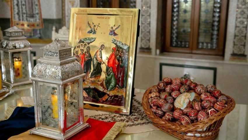 Slujbele de Florii şi de Înviere se vor ține fără credincioși, iar voluntarii vor împărţi ramuri de salcie şi pâine binecuvântată