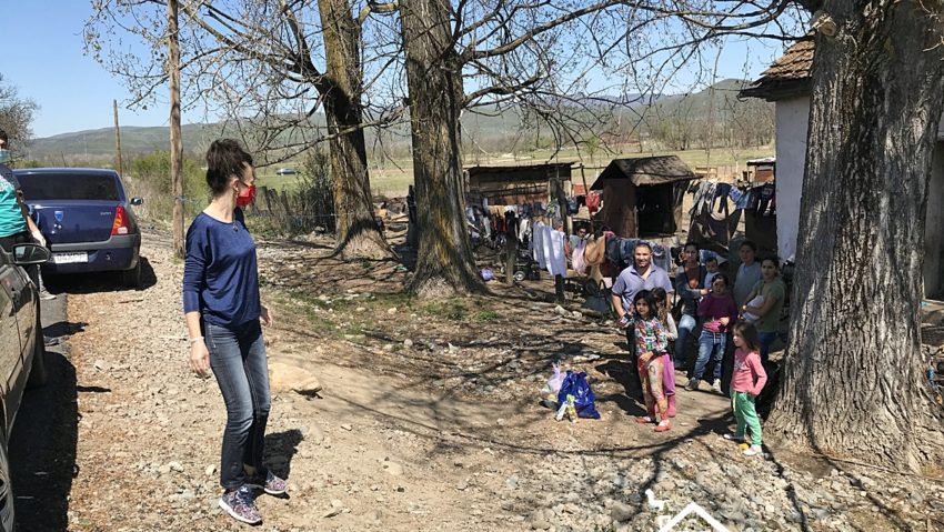 [VIDEO-FOTO] Peste două sute de familii din judeţele Caraş-Severin şi Timiş au primit pachete de Paşti, de la Asociaţia „Acasă în Banat”