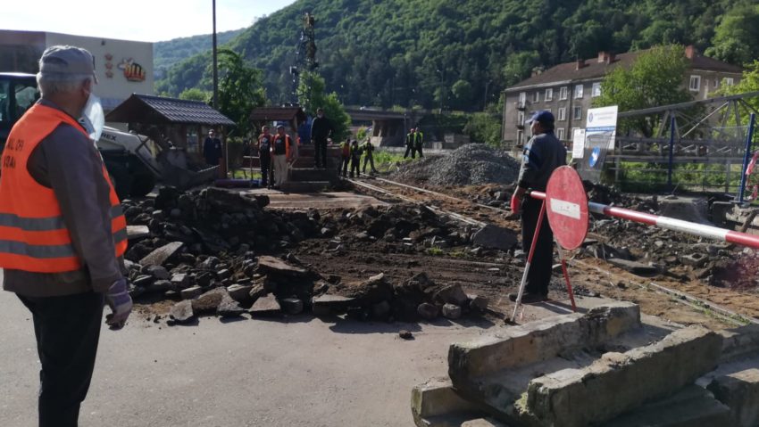 [FOTO] Acces restricţionat pe podul pietonal de lângă Palatul Cultural din Reşiţa