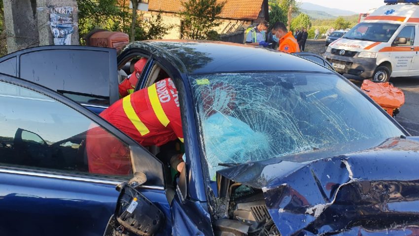 [FOTO] Accident cu trei victime în judeţul Timiş. O persoană a murit