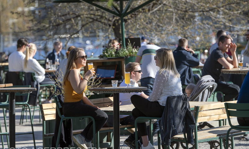 Restaurantele şi cafenelele au început să se redeschidă în Grecia