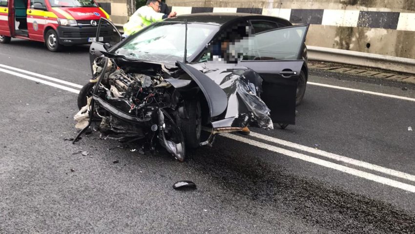 [FOTO] Accident lângă Armeniş. Mai multe persoane, între care şi trei copii au fost transportate la spital