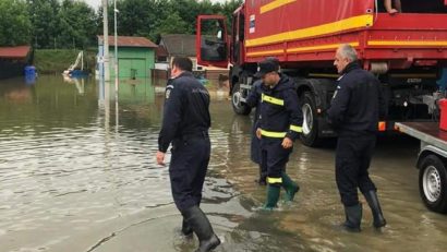 Pericol de inundaţii în mai multe judeţe, din cauza ploilor abundente