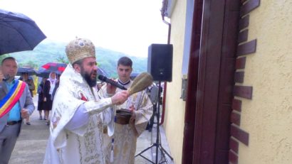 [AUDIO] În duminica Sfinţilor Români, Episcopul Lucian al Caransebeşului a fost alături de comunitatea parohială din Sasca Română