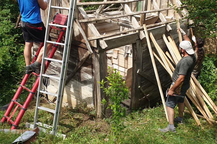 [AUDIO][FOTO] A început restaurarea morilor de apă din Gârnic – o amplă acţiune de voluntariat cu participare locală, naţională şi internaţională