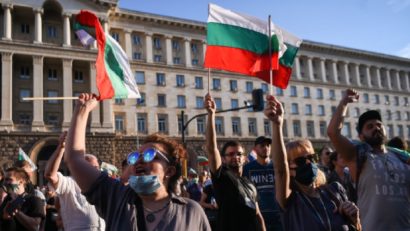 În Bulgaria, peste criza provocată de epidemie se suprapune și una politică