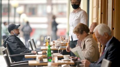 Municipiul Reşiţa, din nou în scenariul roşu. Se închid restaurantele, sălile de teatru şi de cinema