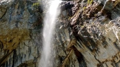 [AUDIO-FOTO]Cascada Vânturătoarea – măreția spectacolului naturii a perlei Parcului Național Domogled-Valea Cernei!