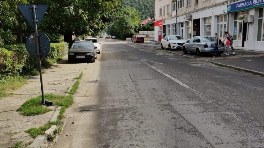 Fără autovehicule până în 15 septembrie pe strada Corbului din Reşiţa