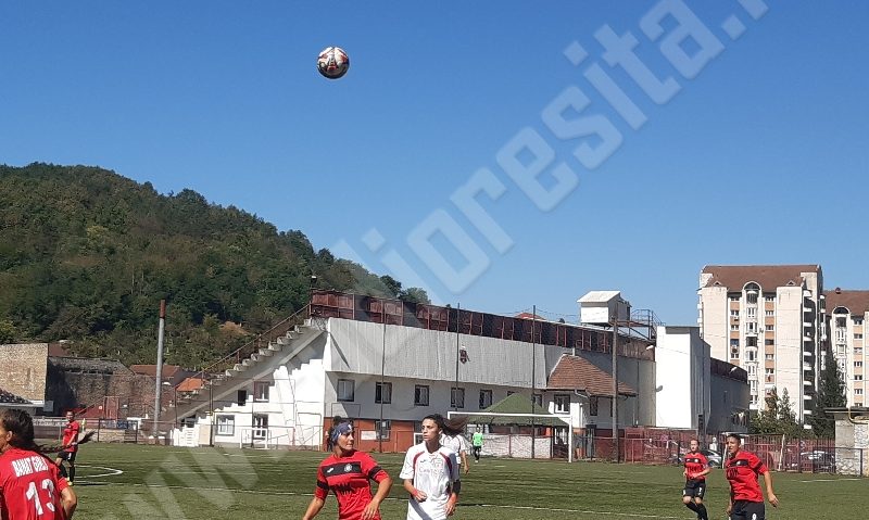 [VIDEO-AUDIO] Fotbalistele de la ACS Banat Girls Reşiţa, înfrângere în primul meci în Liga I . Câteva jucătoare au fost testate pozitiv