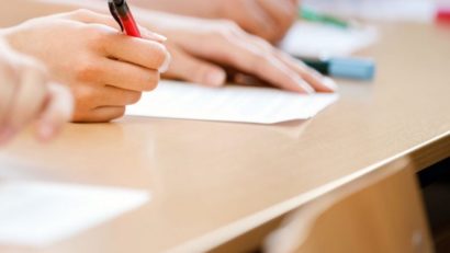 Peste 2.000 de elevi din Caraş-Severin vor susţine simularea examenului de Bacalaureat. Evaluarea lucrărilor se va realiza digitalizat 