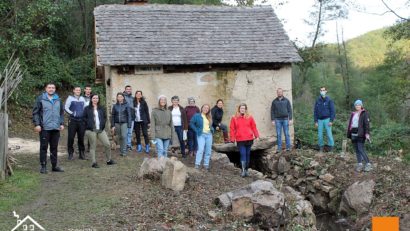 [FOTO-AUDIO] Voluntarii „Acasă în Banat” au salvat trei mori de apă din Banatul Montan