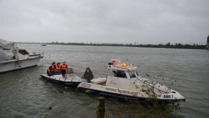 [FOTO] Exerciţiu EXCOM, la Moldova Nouă. Șase persoane au fost salvate din apele Dunării