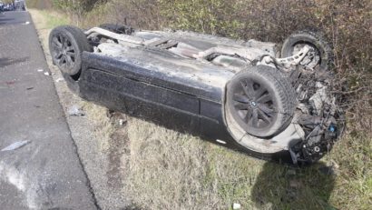 [FOTO] Accident mortal în apropiere de Reşiţa: O femeie a murit şi o alta e grav rănită, după ce s-au răsturnat cu maşina