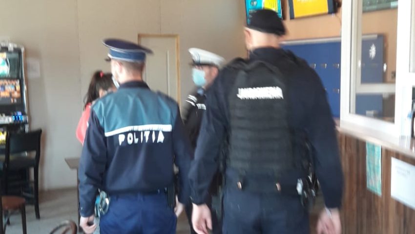 Eveniment privat întrerupt de poliţiştii cărăşeni. Mai multe persoane au fost sancţionate pentru nerespectarea măsurilor de protecţie