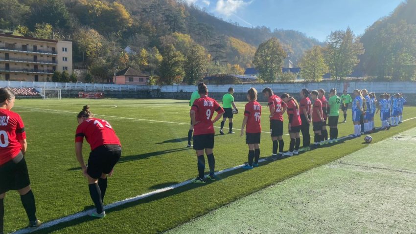 [FOTO-AUDIO] Meci de coşmar pentru ACS Banat Girls. Fotbalistele reşiţene au pierdut duelul cu „lanterna roşie” a Ligii I