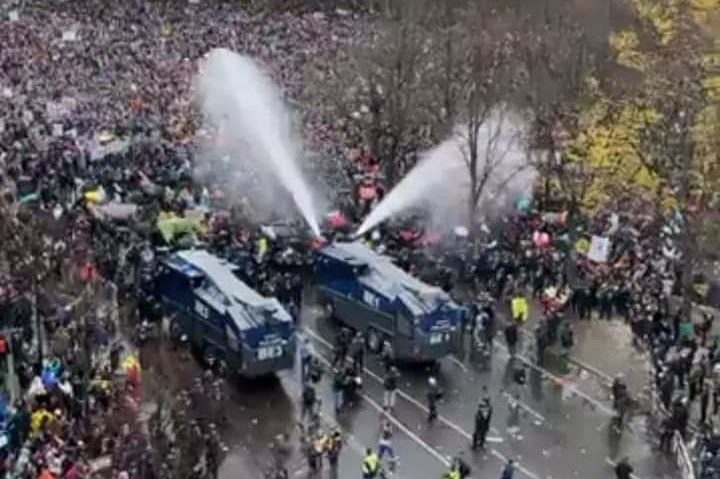 [FOTO-VIDEO] Proteste de amploare la Berlin în contextul pandemiei