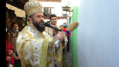 Preasfinţitul Lucian, episcopul Caransebeşului, a slujit astăzi în Parohia Şusca