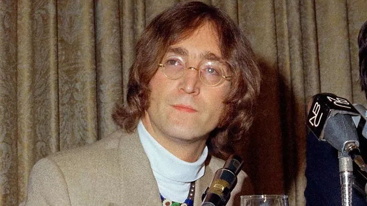 [FOTO] John Lennon: 81 de ani de la naştere!