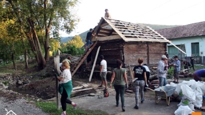 [FOTO] Voluntarii „Acasă în Banat” au reabilitat 12 mori de apă pentru dezvoltarea turistică în Caraş-Severin