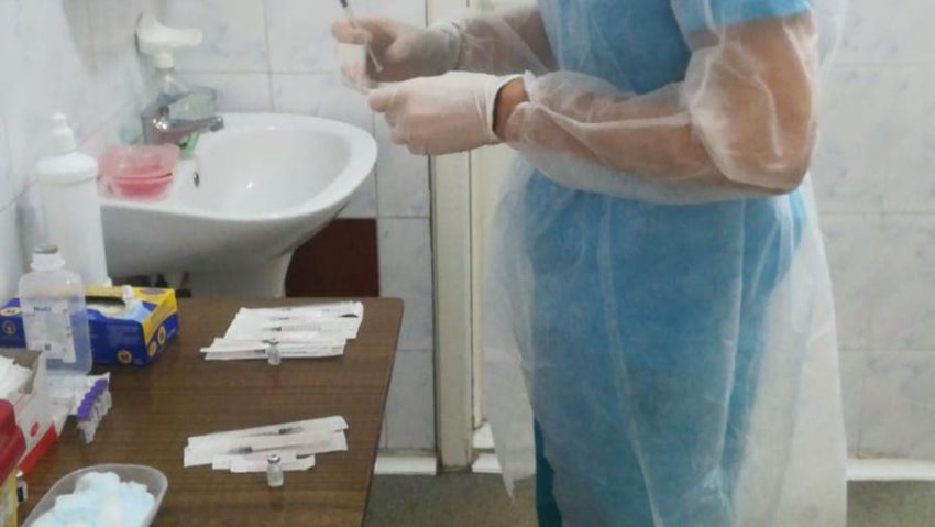 La spitalele din Caransebeş şi Oraviţa se continuă vaccinarea anti COVID pentru că astăzi a ajuns o nouă tranşă de vaccin în Caraş-Severin