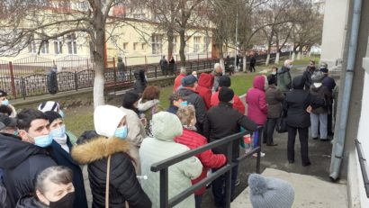 [AUDIO-FOTO]Conform tradiţiei, de Bobotează, reşiţenii au luat apă sfinţită din curtea lăcaşurilor de cult