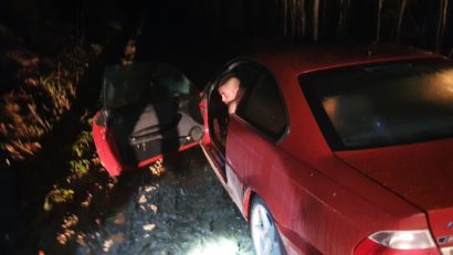 [FOTO] ,,Haine, ţigări şi mâncare,, Cerinţele unui bărbat împotmolit într-o pădure de lângă Văliug