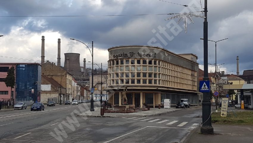 „Picturi cu vârf şi îndesat” – derizoriul urban capătă strălucire