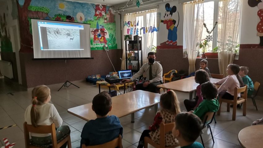 [AUDIO-FOTO]Luna pădurii a luat startul la Reşiţa printr-o acţiune educativ-informativă a micilor ecologişti