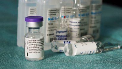 [AUDIO] Zeci de români din toată ţara aleg să se vaccineze anti-COVID la centrul din Moldova Nouă