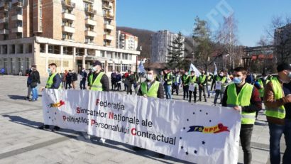 [FOTO-AUDIO] Sindicaliștii au pichetat Prefectura Caraș-Severin. Din nou!