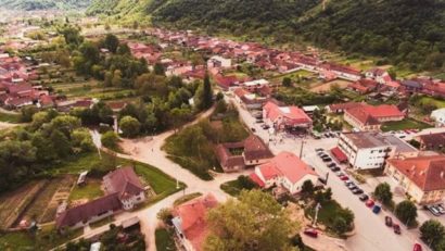 [AUDIO] Reabilitarea clădirilor, construcţia unui pod şi înfiinţarea alimentării cu gaze naturale sunt numai câteva dintre proiectele de anul acesta ale Primăriei Caraşova