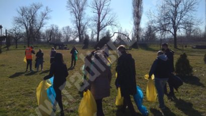 [AUDIO-FOTO] Caransebeș: Curățenie de primăvară în parcul Teiuș