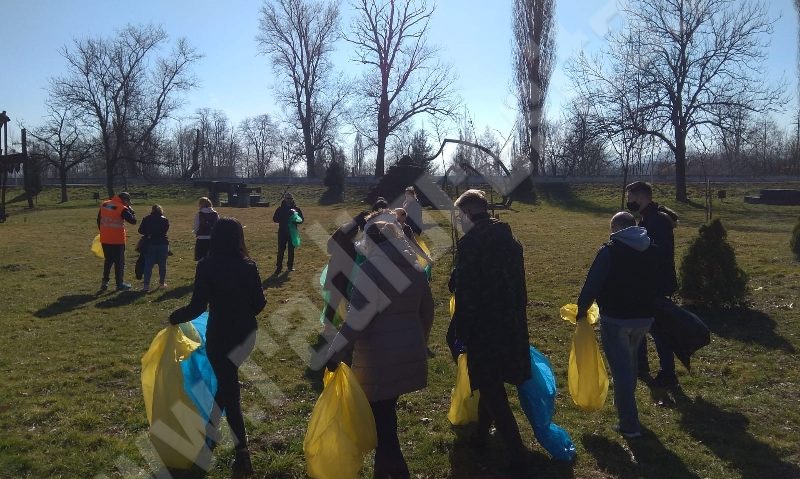 [AUDIO-FOTO] Caransebeș: Curățenie de primăvară în parcul Teiuș