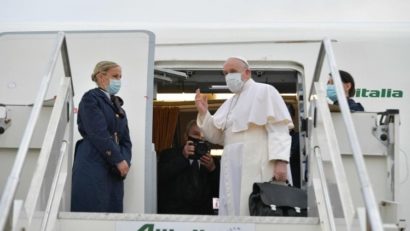 Papa Francisc a sosit în Irak într-o vizită istorică de trei zile