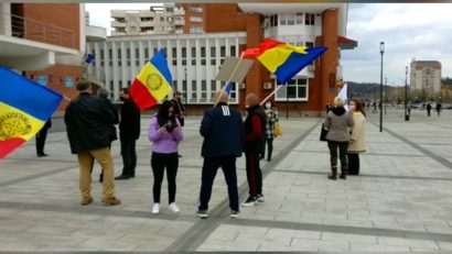 [AUDIO] Proteste cu cântec la Reșița. Oamenii au manifestat paşnic, pe acorduri patriotice