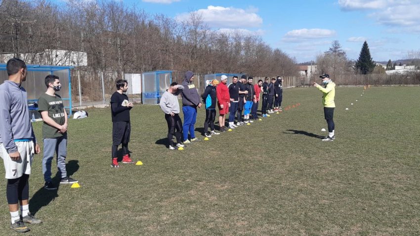 [VIDEO-AUDIO] Mai mulţi tineri au luat parte la selecţia pentru echipa de fotbal american, Reşiţa Locomotives