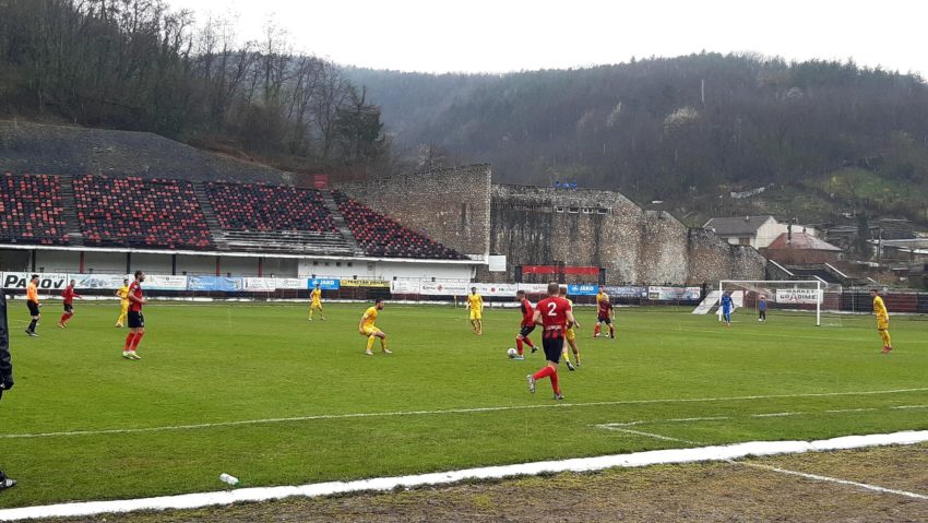 [AUDIO-FOTO] Acuze pentru brigada care a oficiat partida CSM Reșița-Petrolul Ploiești: în loc de penalty, arbitrul a eliminat un jucător al gazdelor. Cristi Bobar: singurul vinovat că noi nu am luat nici măcar un punct este arbitrul!