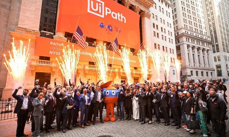 „Facem roboți pentru ca oamenii să nu fie roboți” – UiPath, prima companie românească listată la Bursa din New York