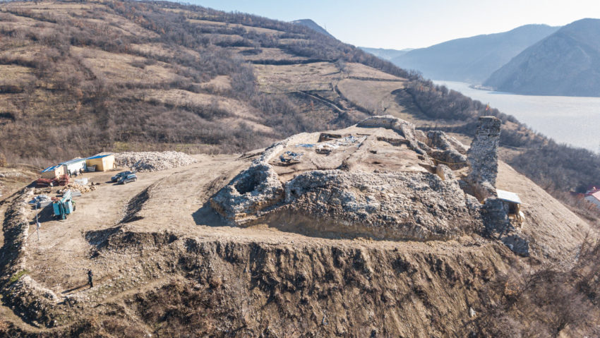 [FOTO] Cetatea Ladislau de pe Clisura Dunării îşi recapătă strălucirea de altădată cu bani europeni