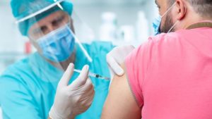 Imunizarea continuă: aproape 100.000 de români s-au vaccinat în ultimele 24 de ore