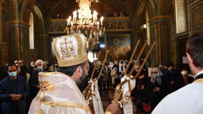 [AUDIO-FOTO] Părintele Lucian, Episcopul Caransebeșului, prezent în aceste zile la Catedrala Episcopală din Caransebeș şi în a doua zi a Învierii la Biserica „Sfinţii Arhangheli Mihail şi Gavriil” din Reșița