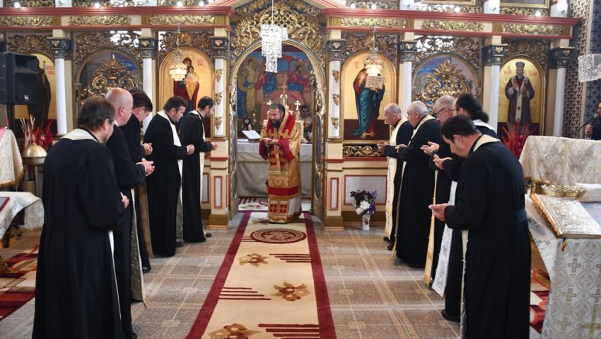 [AUDIO-FOTO] Preasfințitului Părinte Lucian – Episcopul Caransebeşului în mijlocul Cercului pastoral-misionar Moldova-Nouă