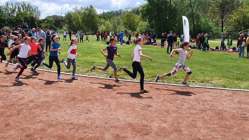 [FOTO-AUDIO] Memorialul Iosif Măzăran, o sărbătoare a atletismului juvenil! Peste 200 de tineri atleţi s-au aliniat la startul primei ediţii